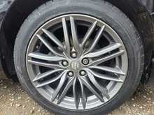 Suzuki Kizashi 2.4 16V Sport Saloon 4dr Petrol CVT 4WD Euro 5 (178 ps) 