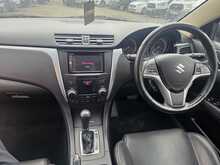Suzuki Kizashi 2.4 16V Sport Saloon 4dr Petrol CVT 4WD Euro 5 (178 ps) 