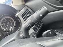 Suzuki Kizashi 2.4 16V Sport Saloon 4dr Petrol CVT 4WD Euro 5 (178 ps) 