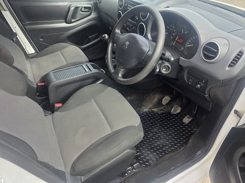 1.6 BlueHDi 744 S Combi Van 6dr Diesel Manual L2 (113 g/km, 97.64 bhp)