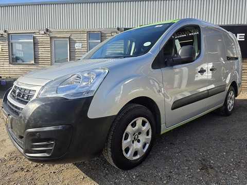 49Kw SE Panel Van 6dr Electric Automatic FWD L2 H1 (0 g/km, 65.71 bhp)