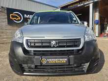 Peugeot e-Partner 49Kw SE Panel Van 6dr Electric Automatic FWD L2 H1 (0 g/km, 65.71 bhp) 