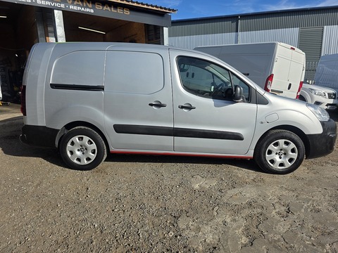 49Kw SE Panel Van 6dr Electric Automatic FWD L2 H1 (0 g/km, 65.71 bhp)