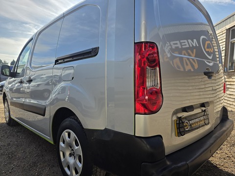 49Kw SE Panel Van 6dr Electric Automatic FWD L2 H1 (0 g/km, 65.71 bhp)