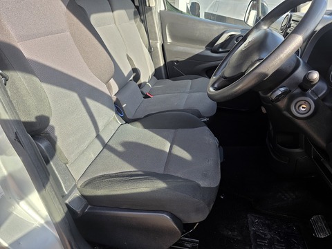 49Kw SE Panel Van 6dr Electric Automatic FWD L2 H1 (0 g/km, 65.71 bhp)
