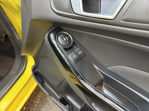 1.0T EcoBoost Zetec Hatchback 5dr Petrol Manual Euro 5 (s/s) (100 ps)