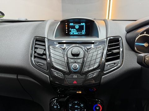 1.0T EcoBoost Zetec Hatchback 5dr Petrol Manual Euro 5 (s/s) (100 ps)