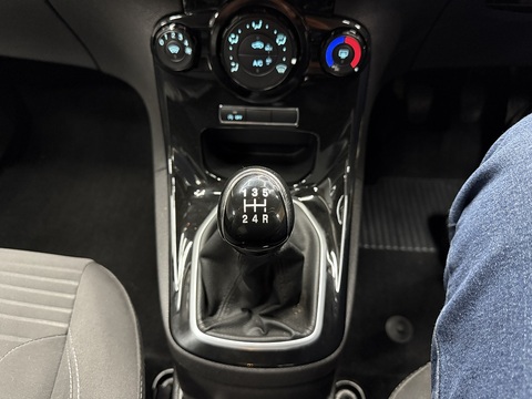 1.0T EcoBoost Zetec Hatchback 5dr Petrol Manual Euro 5 (s/s) (100 ps)