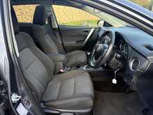 Toyota Auris 1.6 V-Matic Icon Plus Hatchback 5dr Petrol Manual Euro 5 (132 ps) 