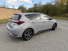 Toyota Auris 1.8 VVT-h Design Hatchback 5dr Petrol Hybrid CVT Euro 6 (s/s) (136 ps) 