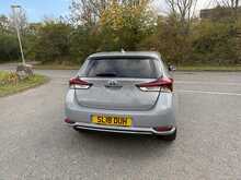 Toyota Auris 1.8 VVT-h Design Hatchback 5dr Petrol Hybrid CVT Euro 6 (s/s) (136 ps) 