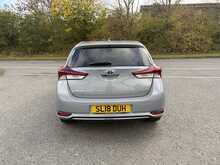 Toyota Auris 1.8 VVT-h Design Hatchback 5dr Petrol Hybrid CVT Euro 6 (s/s) (136 ps) 
