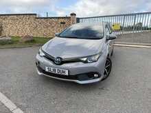 Toyota Auris 1.8 VVT-h Design Hatchback 5dr Petrol Hybrid CVT Euro 6 (s/s) (136 ps) 
