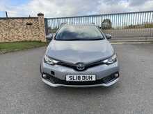 Toyota Auris 1.8 VVT-h Design Hatchback 5dr Petrol Hybrid CVT Euro 6 (s/s) (136 ps) 