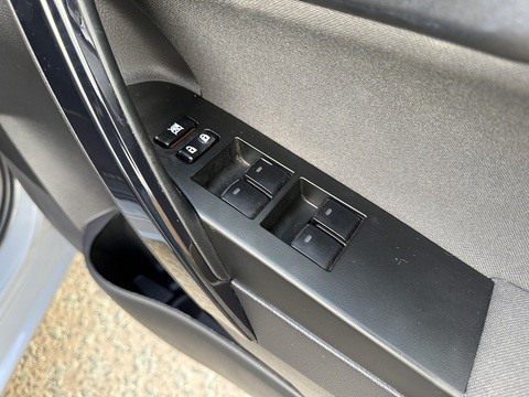 1.8 VVT-h Design Hatchback 5dr Petrol Hybrid CVT Euro 6 (s/s) (136 ps)