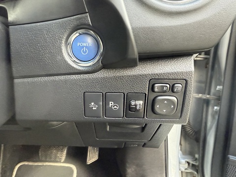 1.8 VVT-h Design Hatchback 5dr Petrol Hybrid CVT Euro 6 (s/s) (136 ps)