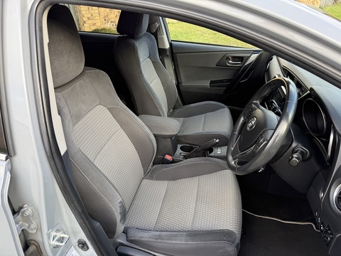 1.8 VVT-h Design Hatchback 5dr Petrol Hybrid CVT Euro 6 (s/s) (136 ps)