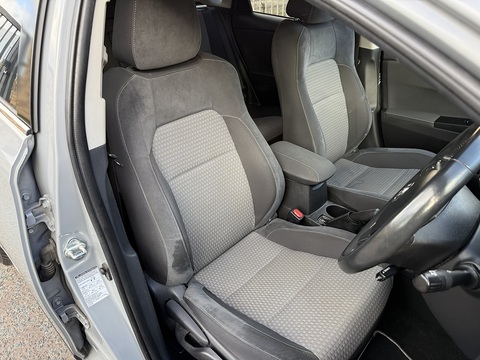 1.8 VVT-h Design Hatchback 5dr Petrol Hybrid CVT Euro 6 (s/s) (136 ps)