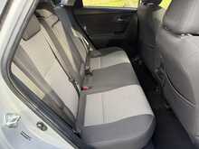 Toyota Auris 1.8 VVT-h Design Hatchback 5dr Petrol Hybrid CVT Euro 6 (s/s) (136 ps) 