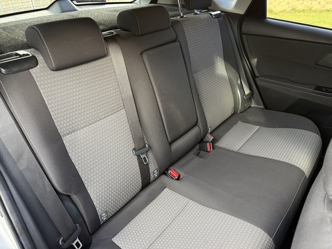 1.8 VVT-h Design Hatchback 5dr Petrol Hybrid CVT Euro 6 (s/s) (136 ps)