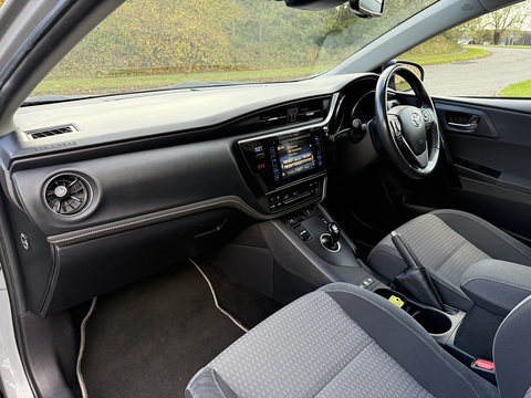 1.8 VVT-h Design Hatchback 5dr Petrol Hybrid CVT Euro 6 (s/s) (136 ps)