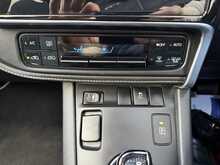 Toyota Auris 1.8 VVT-h Design Hatchback 5dr Petrol Hybrid CVT Euro 6 (s/s) (136 ps) 