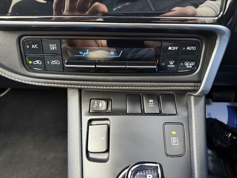 1.8 VVT-h Design Hatchback 5dr Petrol Hybrid CVT Euro 6 (s/s) (136 ps)