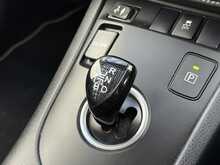Toyota Auris 1.8 VVT-h Design Hatchback 5dr Petrol Hybrid CVT Euro 6 (s/s) (136 ps) 
