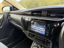 Toyota Auris 1.8 VVT-h Design Hatchback 5dr Petrol Hybrid CVT Euro 6 (s/s) (136 ps) 