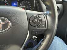 Toyota Auris 1.8 VVT-h Design Hatchback 5dr Petrol Hybrid CVT Euro 6 (s/s) (136 ps) 