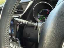 Toyota Auris 1.8 VVT-h Design Hatchback 5dr Petrol Hybrid CVT Euro 6 (s/s) (136 ps) 