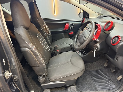 1.0i Connexion Hatchback 3dr Petrol Manual Euro 5 (68 ps)