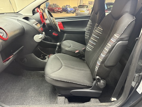 1.0i Connexion Hatchback 3dr Petrol Manual Euro 5 (68 ps)