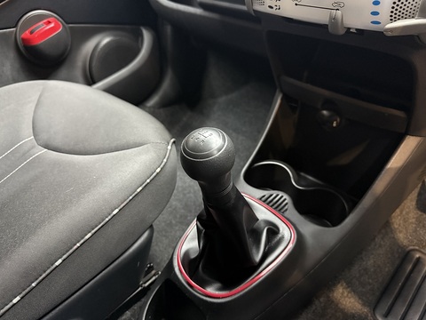 1.0i Connexion Hatchback 3dr Petrol Manual Euro 5 (68 ps)