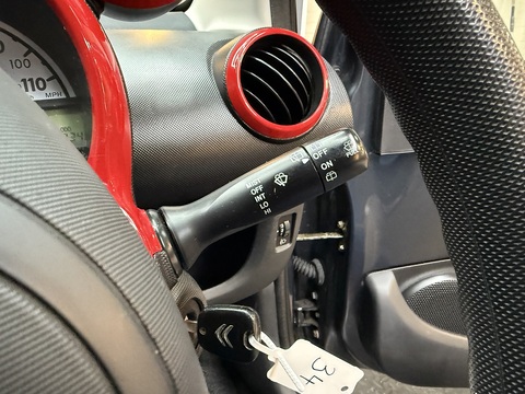 1.0i Connexion Hatchback 3dr Petrol Manual Euro 5 (68 ps)