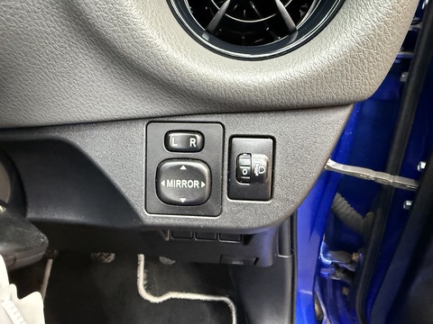 1.5 VVT-i Icon Tech Hatchback 5dr Petrol Manual Euro 6 (111 ps)