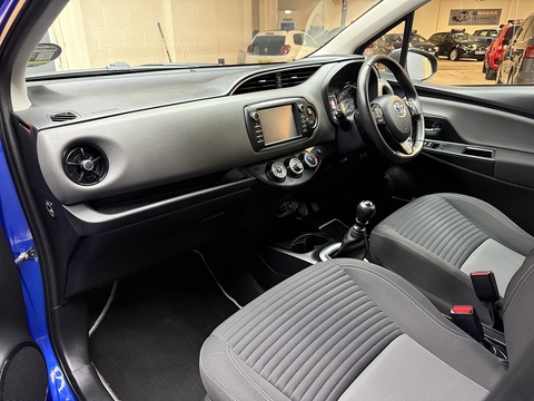 1.5 VVT-i Icon Tech Hatchback 5dr Petrol Manual Euro 6 (111 ps)