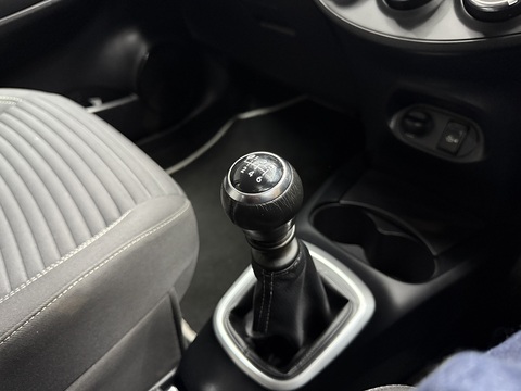 1.5 VVT-i Icon Tech Hatchback 5dr Petrol Manual Euro 6 (111 ps)