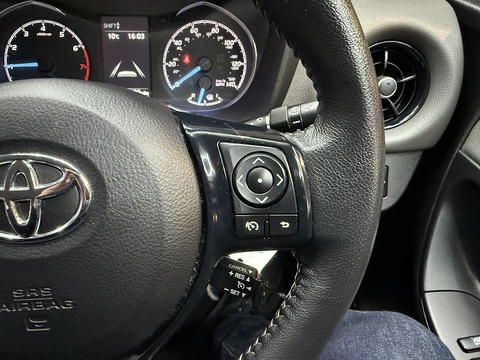 1.5 VVT-i Icon Tech Hatchback 5dr Petrol Manual Euro 6 (111 ps)