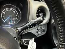 Toyota Yaris 1.5 VVT-i Icon Tech Hatchback 5dr Petrol Manual Euro 6 (111 ps) 