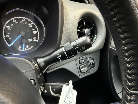 1.5 VVT-i Icon Tech Hatchback 5dr Petrol Manual Euro 6 (111 ps)