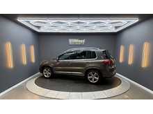 Volkswagen Tiguan 2.0 TDI BlueMotion Tech R-Line SUV 5dr Diesel Manual 4WD Euro 5 (s/s) (170 ps) 
