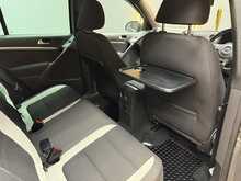Volkswagen Tiguan 2.0 TDI BlueMotion Tech R-Line SUV 5dr Diesel Manual 4WD Euro 5 (s/s) (170 ps) 