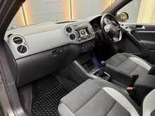 Volkswagen Tiguan 2.0 TDI BlueMotion Tech R-Line SUV 5dr Diesel Manual 4WD Euro 5 (s/s) (170 ps) 
