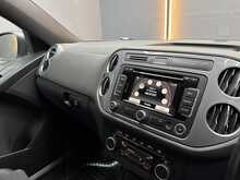 Volkswagen Tiguan 2.0 TDI BlueMotion Tech R-Line SUV 5dr Diesel Manual 4WD Euro 5 (s/s) (170 ps) 