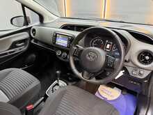 Toyota Yaris 1.5 VVT-i Icon Tech Hatchback 5dr Petrol CVT Euro 6 (111 ps) 