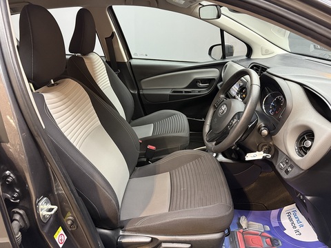 1.5 VVT-i Icon Tech Hatchback 5dr Petrol CVT Euro 6 (111 ps)