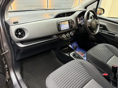 1.5 VVT-i Icon Tech Hatchback 5dr Petrol CVT Euro 6 (111 ps)