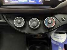 Toyota Yaris 1.5 VVT-i Icon Tech Hatchback 5dr Petrol CVT Euro 6 (111 ps) 