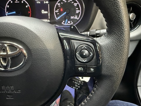 1.5 VVT-i Icon Tech Hatchback 5dr Petrol CVT Euro 6 (111 ps)
